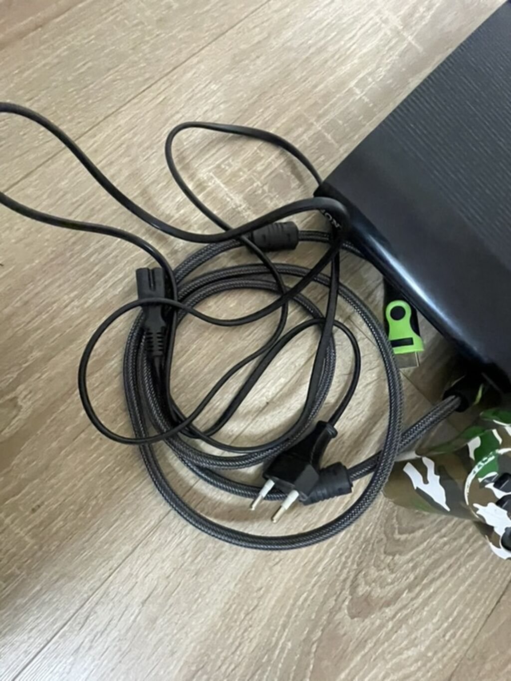PlayStation 3-də bir az cizig Var vəziyyəti yaxşıdır. Bir pult var — Oyun konsolları, Siyəzən (4)