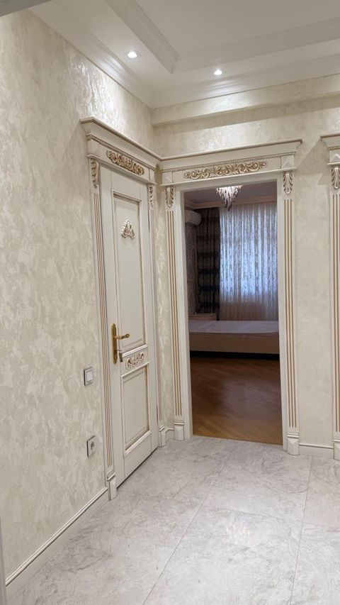 Bakı, 8-ci mikrorayon, 2 otaqlı, Köhnə tikili, m. Azadlıq Prospekti, 65 kv. m — Bakı