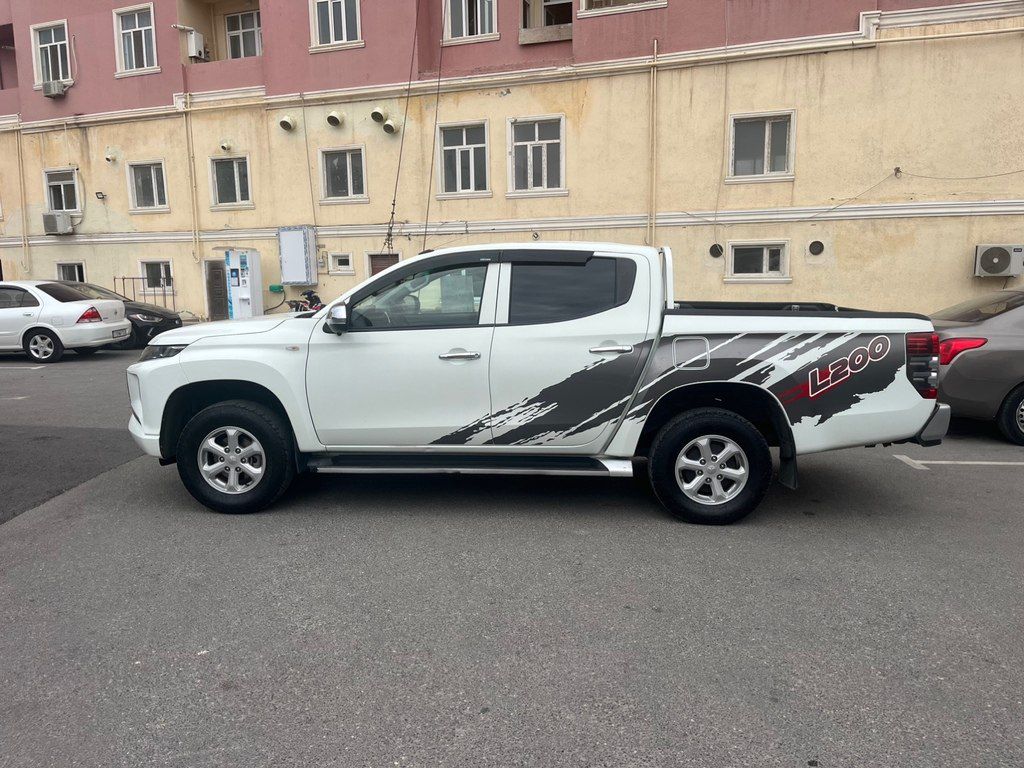 Mitsubishi L200, 2.4 L, 2020 il, 200 000 km — Avtomobillər, Bakı (5)