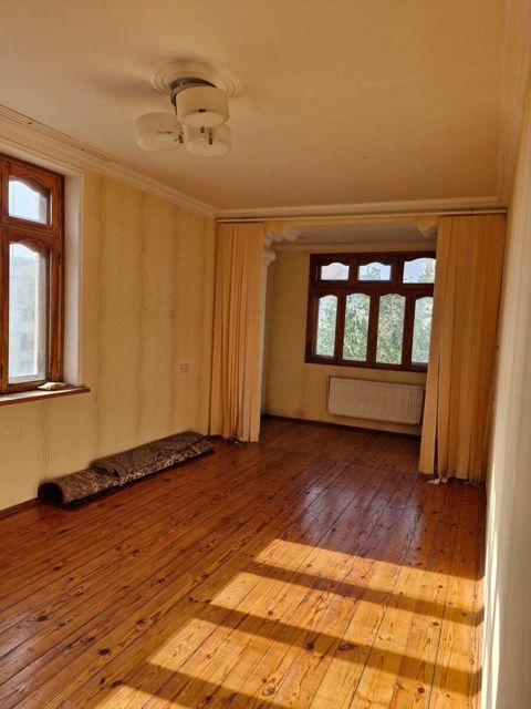Satılır 2 otaqlı köhnə tikili 45 m² — Bakı