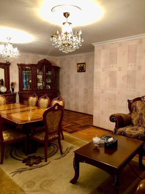 Satılır 5 otaqlı köhnə tikili 120 m² — Bakı