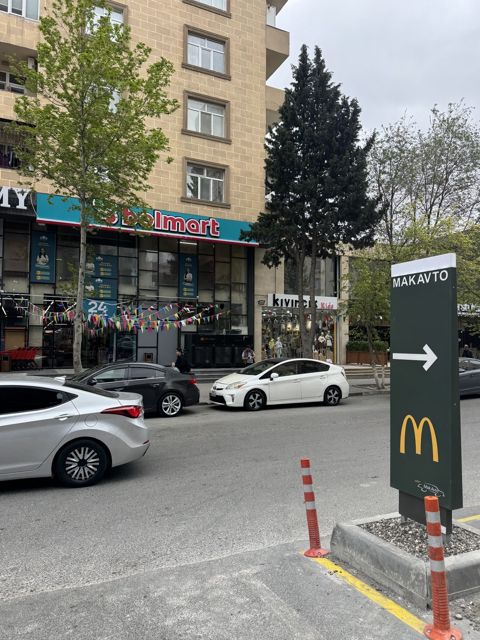 Satılır obyekt 1300 m² — Bakı