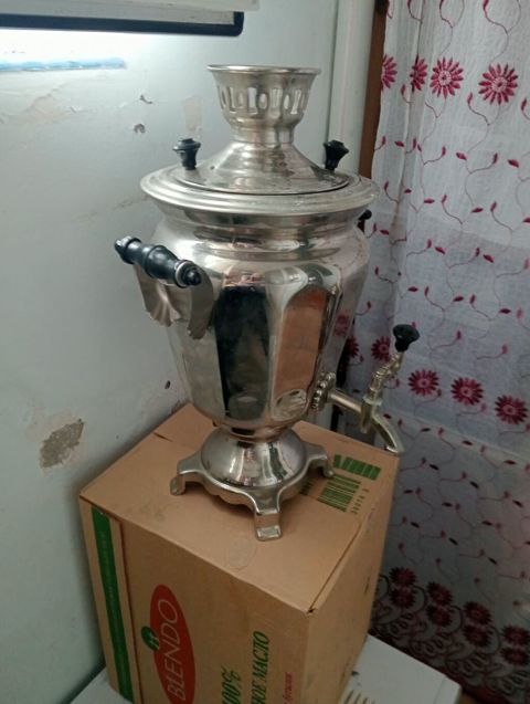 Klassik metal samovar - Material: cilalanmış metal korpus — Sumqayıt