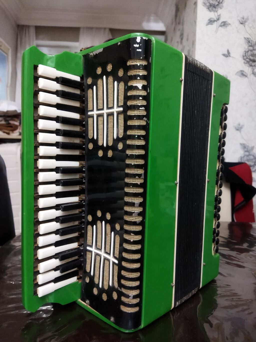 Akustik Akkordeon, İşlənmiş, Ünvandan götürmə — Akkordeonlar, harmonilar, bayanlar, Bakı (2)