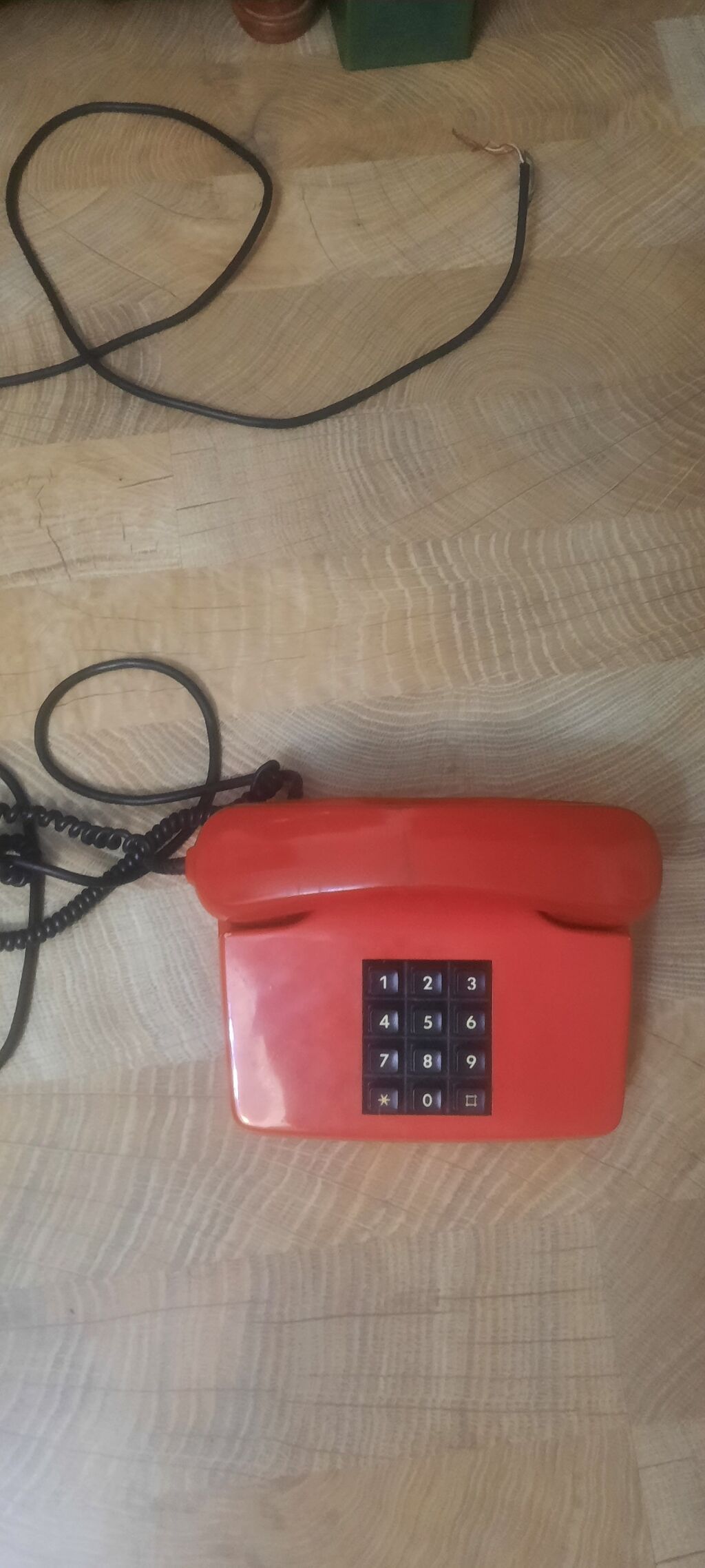 Məhsul: Stolüstü köhnə tipli simli telefon aparatı Təsvir: - Rəng — Kabel və radio telefonları, Bakı