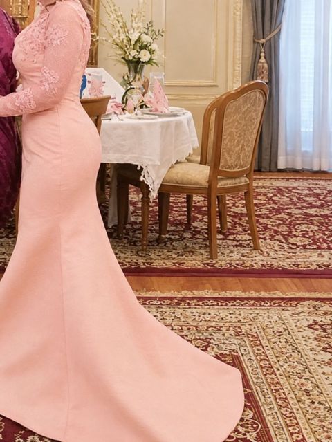 Zərif şaftalı/solğun çəhrayı rəngdə uzun ziyafət/gecə paltarı. Balıq — Ağsu