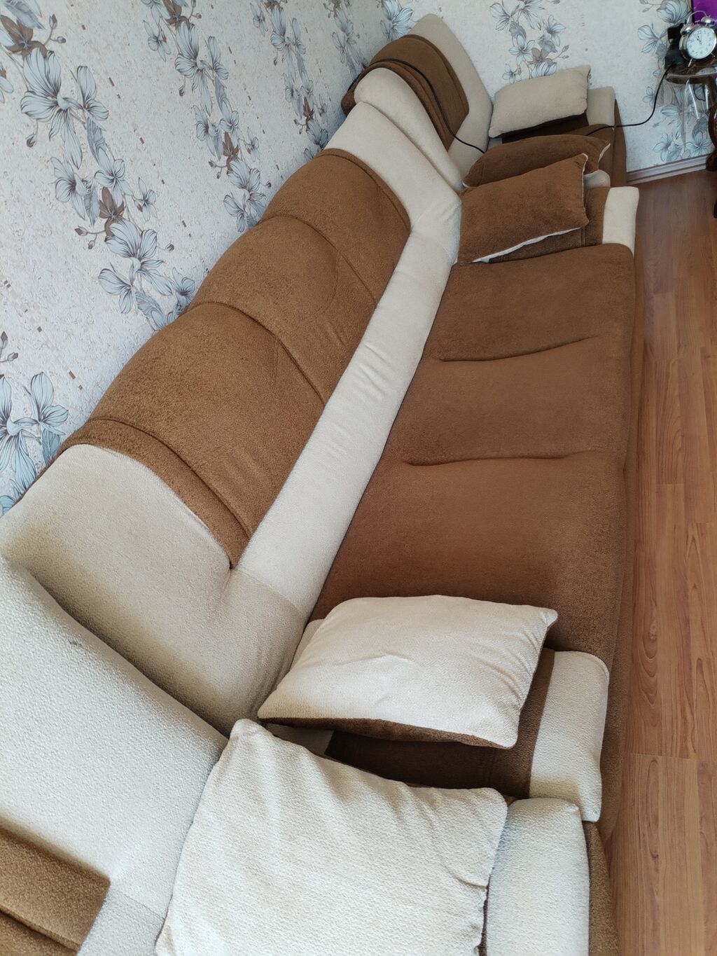 Yumşaq divan ve iki eded kreslo - Geniş üç oturacaqlı model, yüksək — Divanlər, Bakı (2)