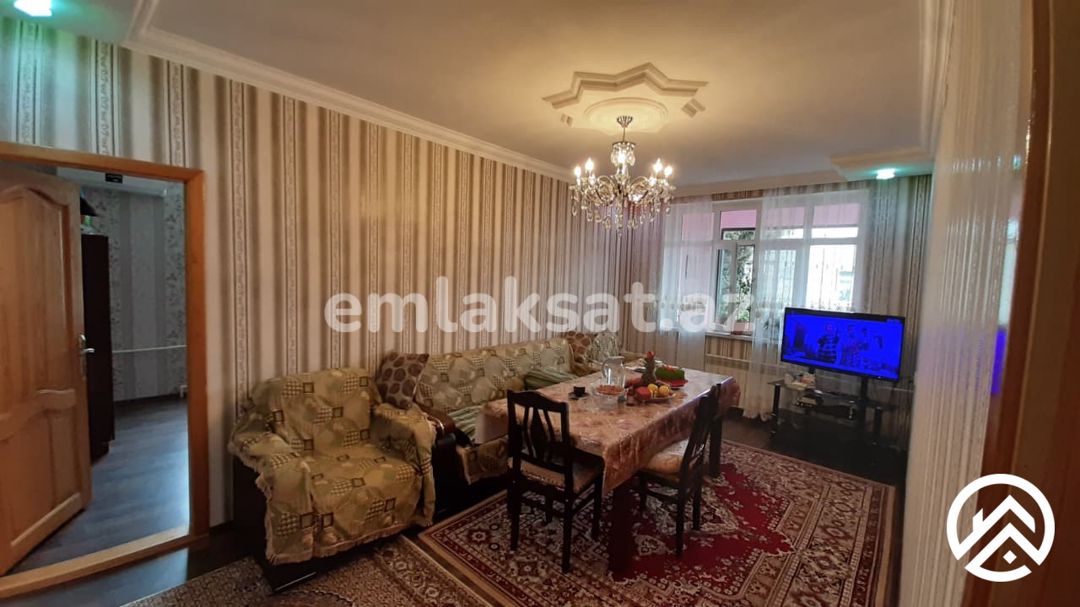 Satılır 5 otaq köhnə tikili 110 m², Bakıxanov — Mənzil, Bakı