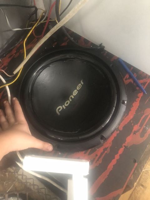 Pioneer avtomobil сабвуferi. Güclü və dərin bas səsi üçün nəzərdə — Masazır