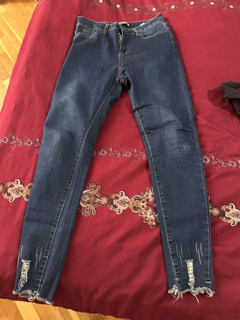 Məhsul: Qadın dar cins şalvar Ölçü- 28 — Bakı