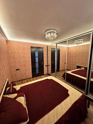 Satılır 2 otaqlı 55 m² köhnə tikili Ayna Sultanova heykəli — Mənzil (4)