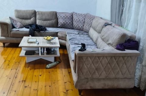 Divan ve jurnalni satılır bazalidi açılır Qiymet 550 azn.Ünvan — Bakı