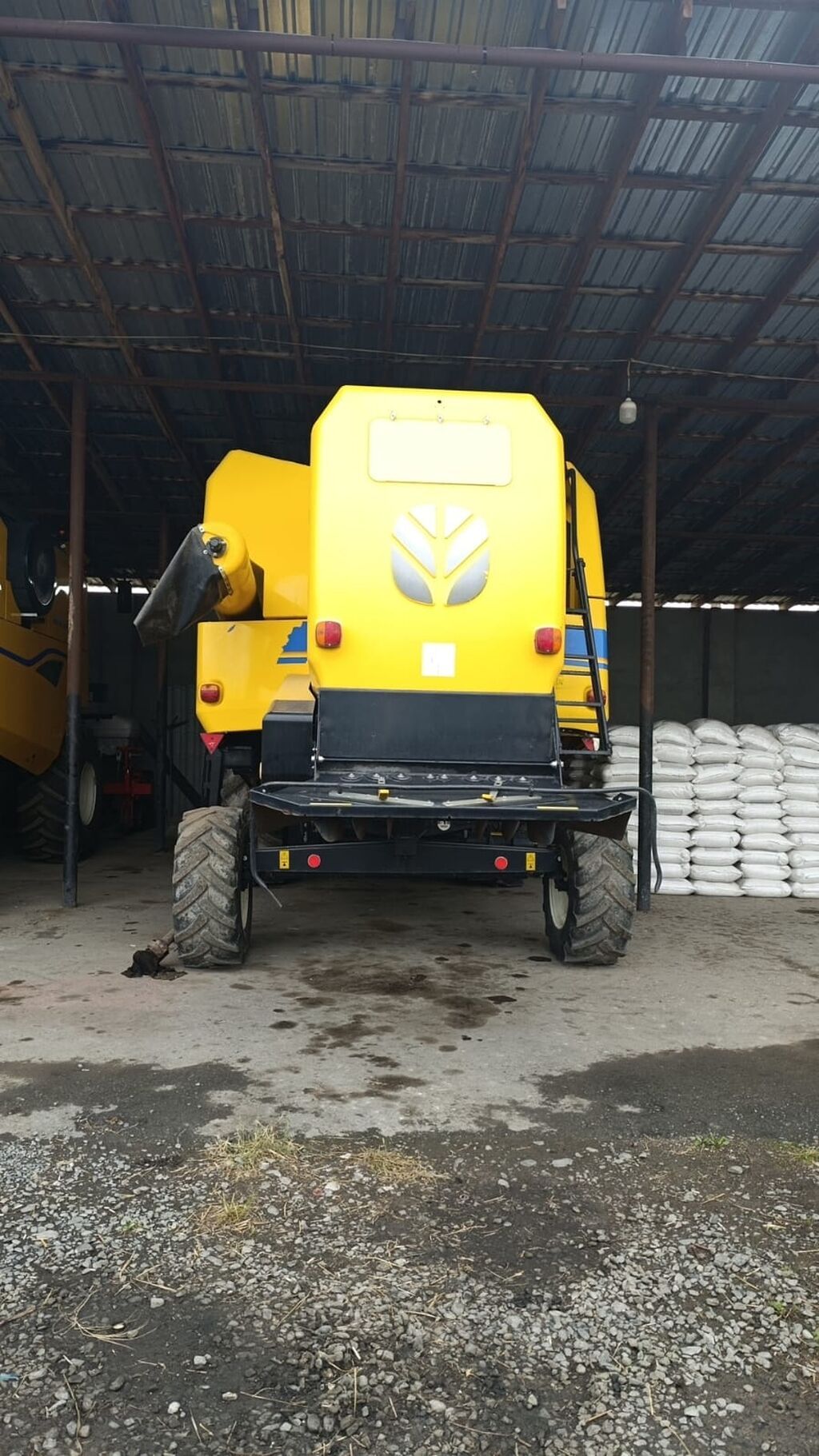 Borcu yoxdu şexsidi New Holland TC4.90 kombayn - Marka/model: New — Kombaynlar, Qax