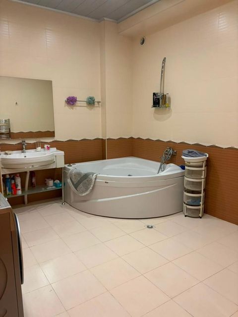 4 otaqlı 153 kv geniş mənzil – klassik interyer - Dəbdəbəli zal — Bakı