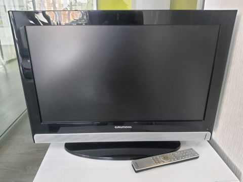 Grundig LCD televizor + pult - Ekran diaqonalı: təxminən 26–32" — Bakı
