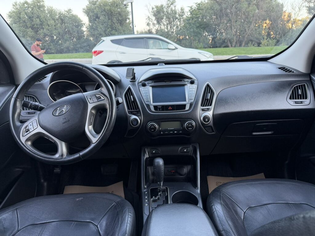 Hyundai ix35 Limited 4WD – gümüş rəngli şəhər/krosover. Texniki və — Avtomobillər, Bakı (7)