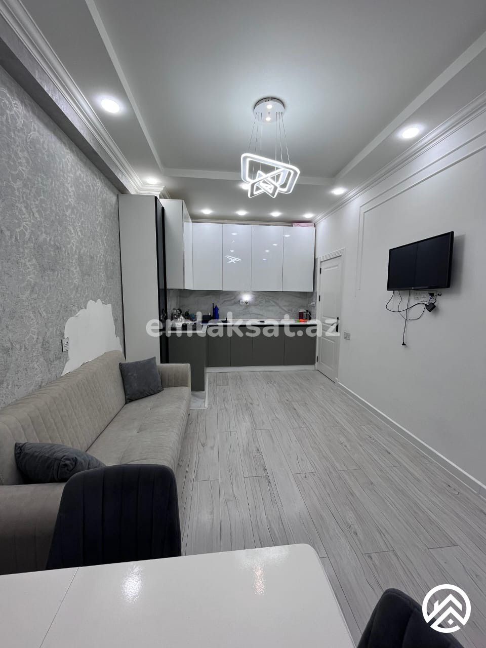 Satılır 2 otaq köhnə tikili 60 m², Bakıxanov — Mənzil, Bakı