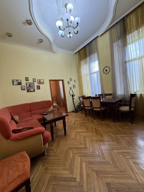 Satılır 4 otaqlı köhnə tikili 100 m² — Bakı