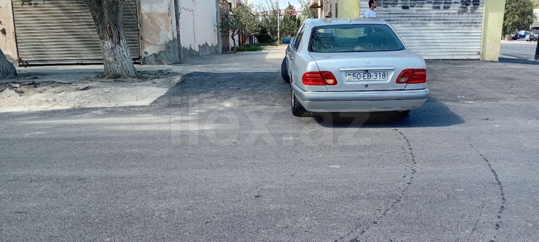 1998 Mercedes-Benz E 220, 2.2 L, 1998, 749,734 km 50-EB-318 — Avtomobillər, Sumqayıt (4)