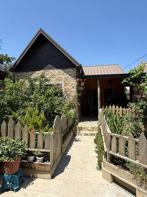 Satılır 3 otaqlı həyət evi/bağ evi 75 m² — Bakı