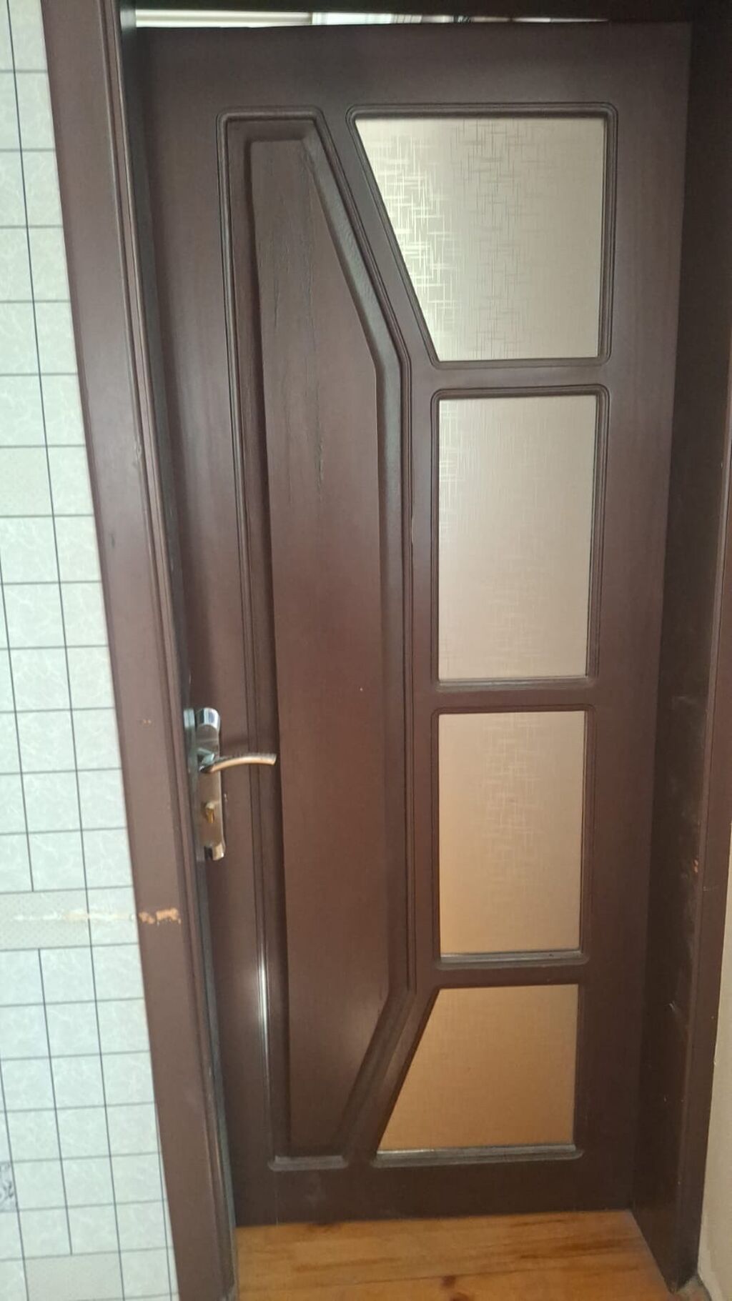 1 ədəd Qapı Köhnədir ramkasında qırığı var — Pəncərələr, qapılar, balkonlar, Bakı