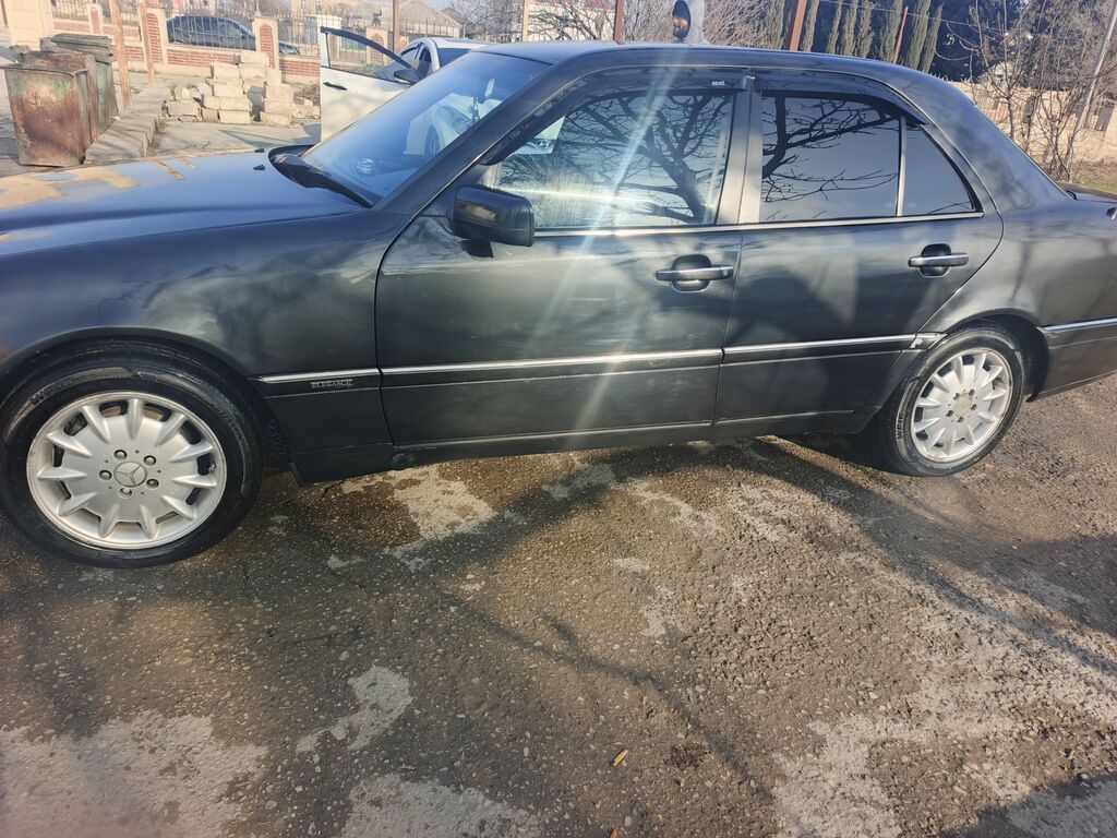Mercedes-Benz C-Class (W202) sedan Xüsusiyyətlər: - Kuzov: 4 qapılı — Avtomobillər, Şabran (4)