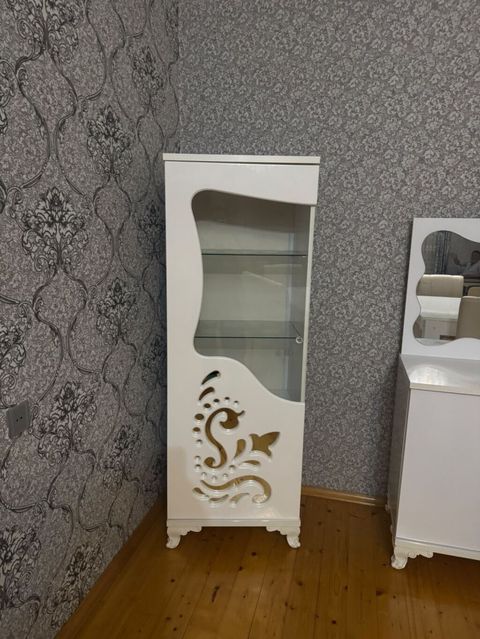Ağ rəngli klassik üslubda yemək otağı mebeli dəsti Tərkibi: - 1 ədəd — Novxanı