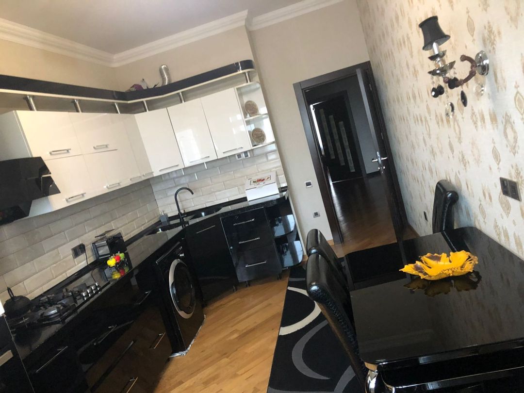 Satılır 2 otaqlı köhnə tikili 65 m² — Mənzil, Bakı (6)