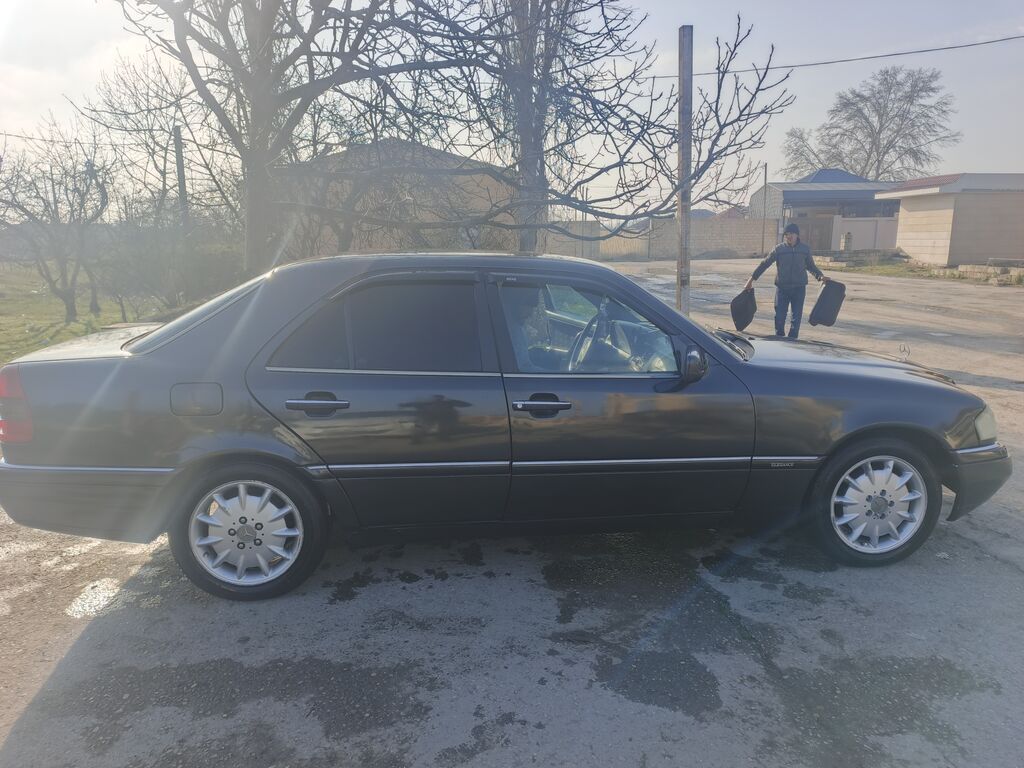 Mercedes-Benz C-Class (W202) sedan Xüsusiyyətlər: - Kuzov: 4 qapılı — Avtomobillər, Şabran (3)