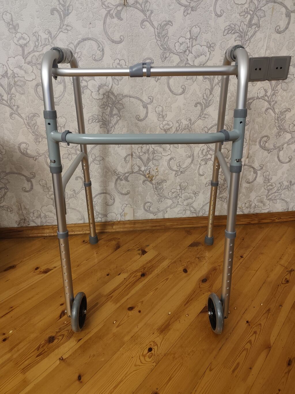 Təkərləri olan yüngül gəzinti çərçivəsi (walker) - Material: möhkəm — Kürəklər və yürüyüş aparatları, Bakı