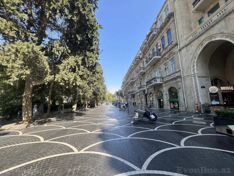 Satılır 3 otaqlı Mənzil Köhnə tikili 110 m² Bakı, Səbail r., 28 May m — Bakı