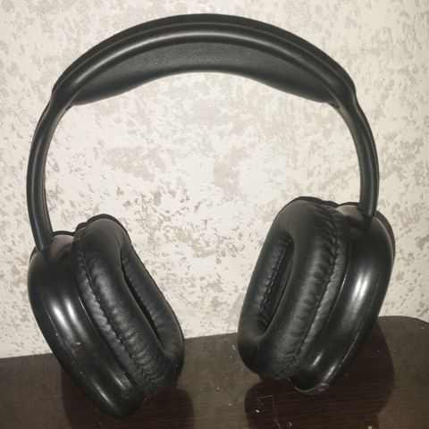 Qulaqcıq – Over-ear, qapalı tip - Bağlanan tip: tam ölçülü over-ear — Bakı