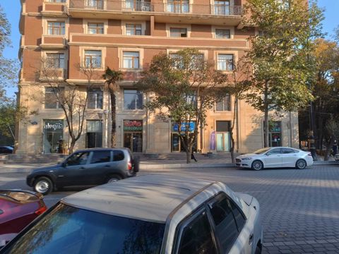 Satılır obyekt 1150 m² — Gəncə