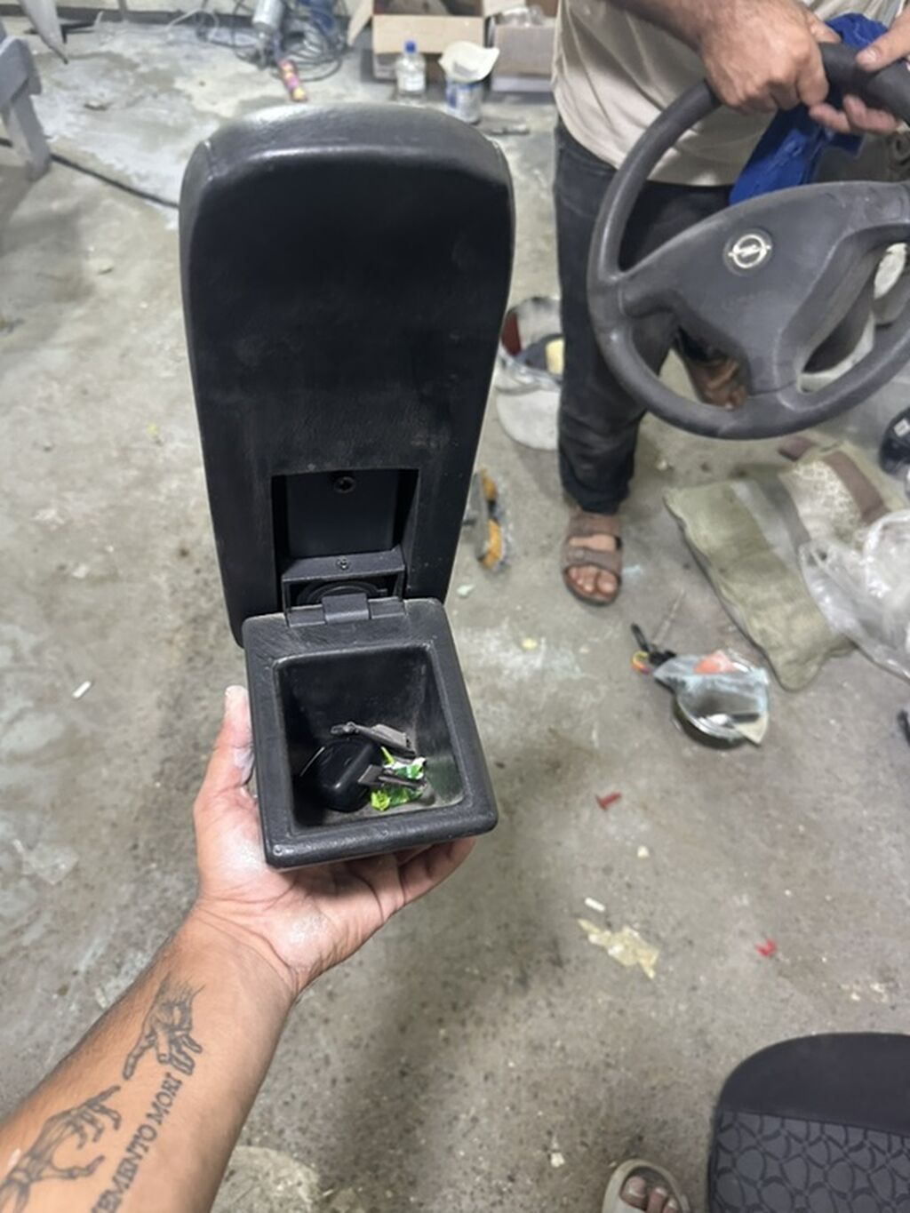 Maşın üçün mərkəzi qoltuqaltı (armrest) və saxlancla qutusu - Rəng — Digər, Qobu (2)