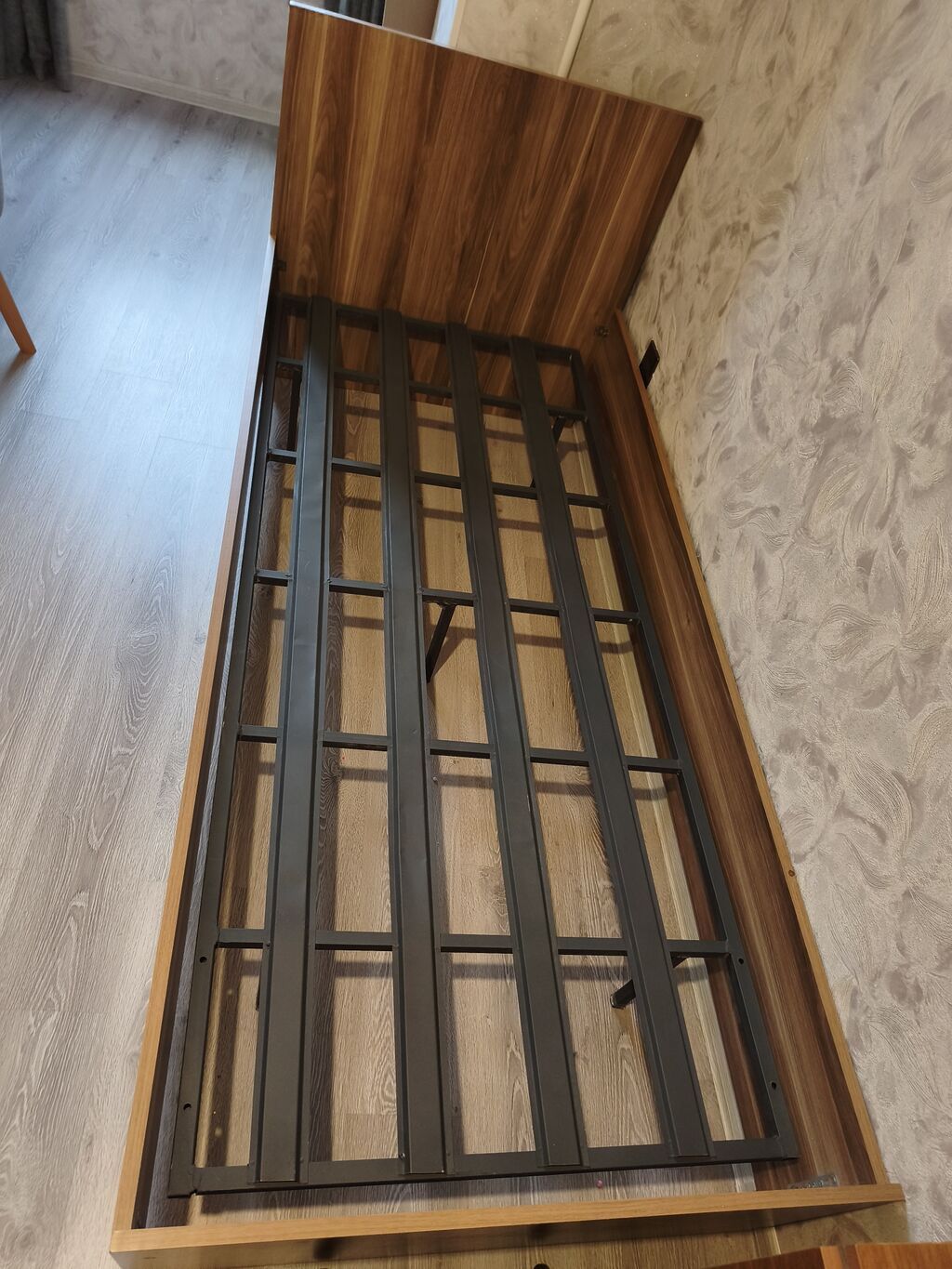 Tək nəfərlik çarpayı. 1 il işlənib köçlə bağlı ucuz satılır — Yataqlar, Bakı (2)