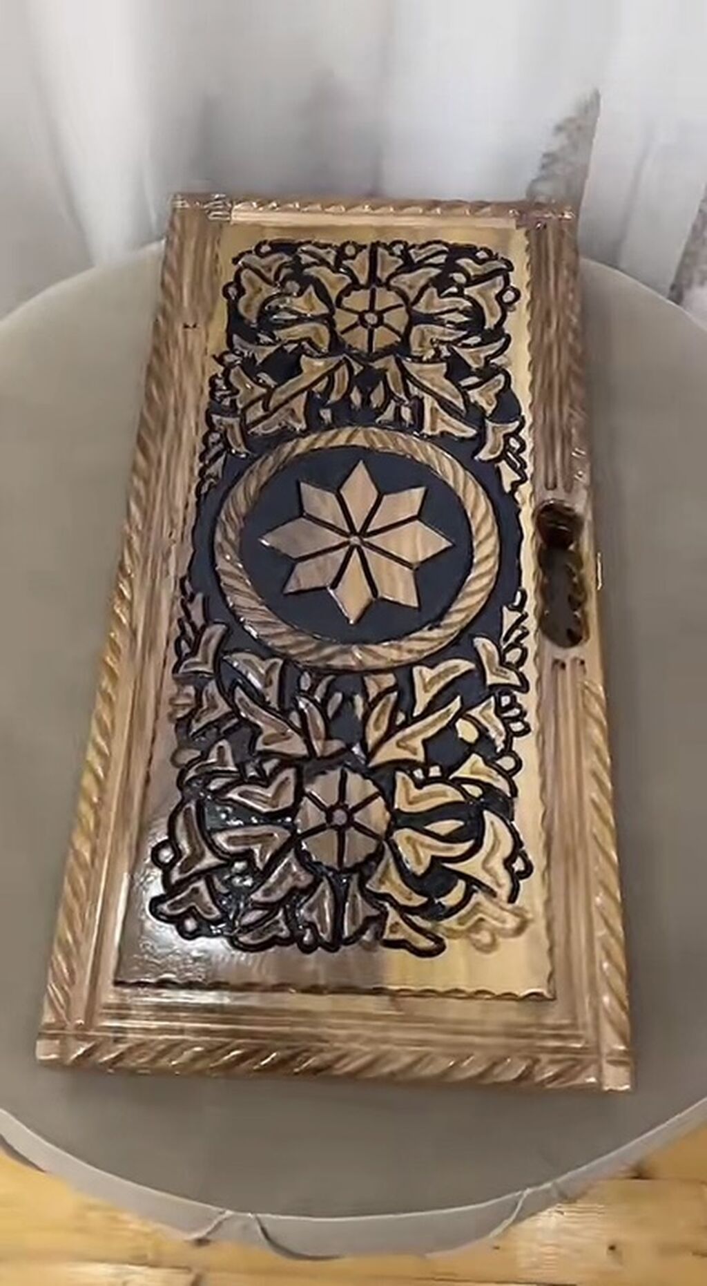 Ağac oyma nərd dəsti - Material: qoz ağac, əl işi oyma ilə — Şax, şəkəh, nard, Xırdalan (8)