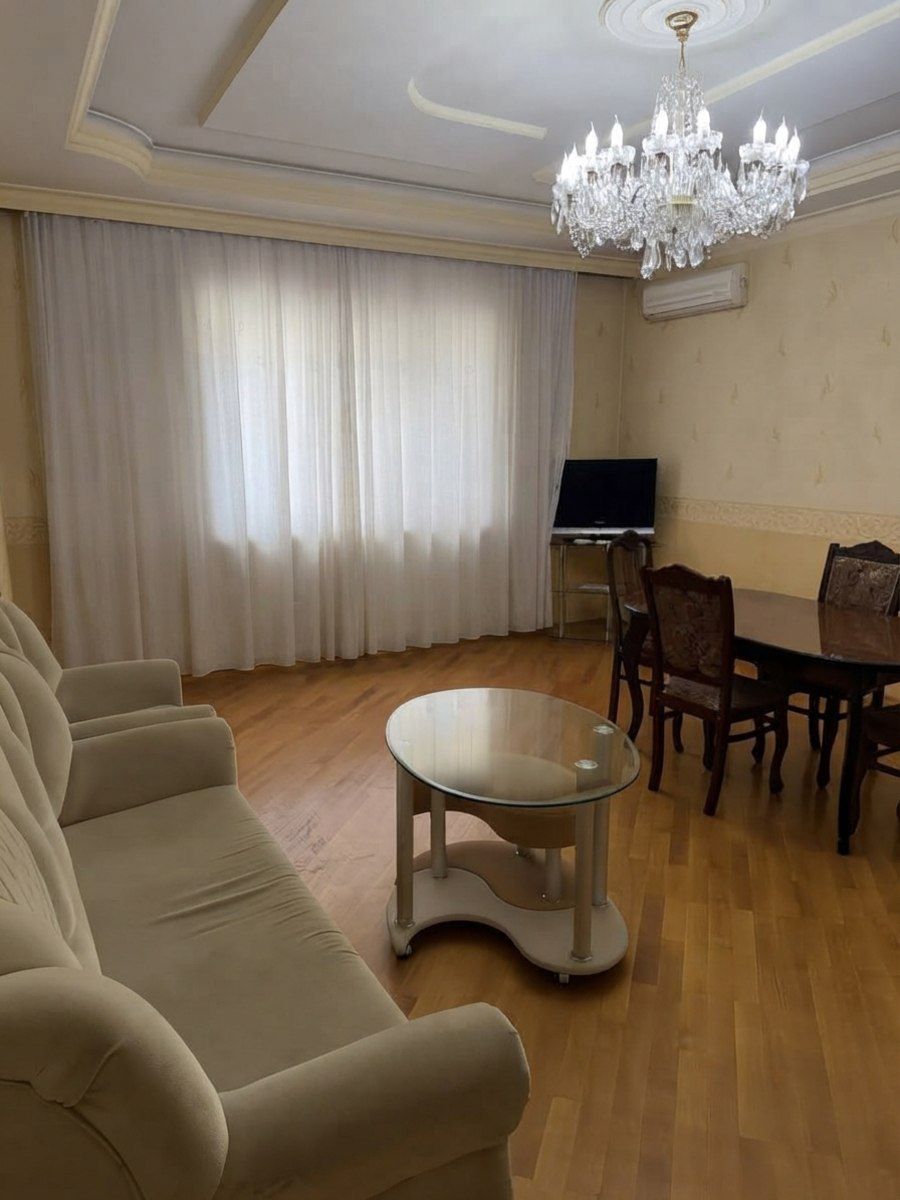 İcarəyə verilir 3 otaqlı köhnə tikili 165 m² — Mənzil, Bakı (2)