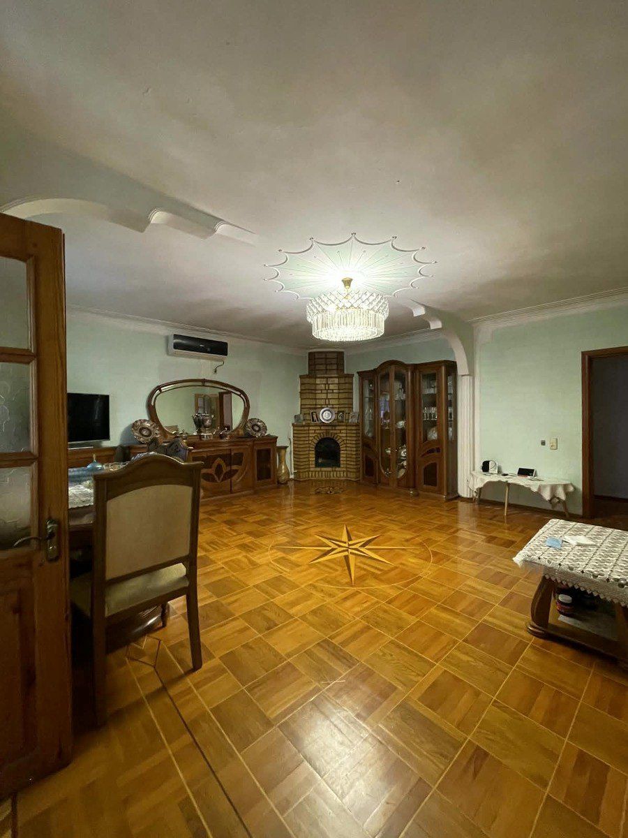 Satılır 4 otaqlı köhnə tikili 111 m² — Mənzil, Bakı (2)
