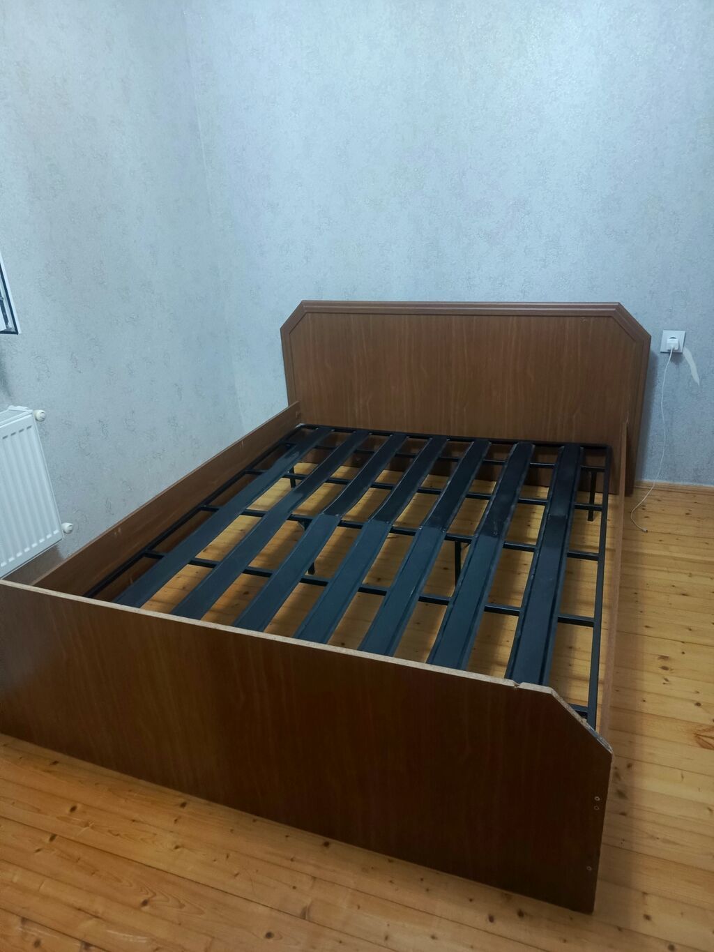 İki nəfərlik taxta çərçivəli çarpayı + döşək - Ölçü: təxmini 160x200 — Yataqlar, Digah (3)