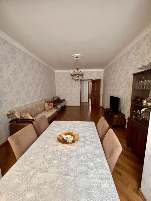 Satılır 2 otaqlı köhnə tikili 65 m² — Bakı