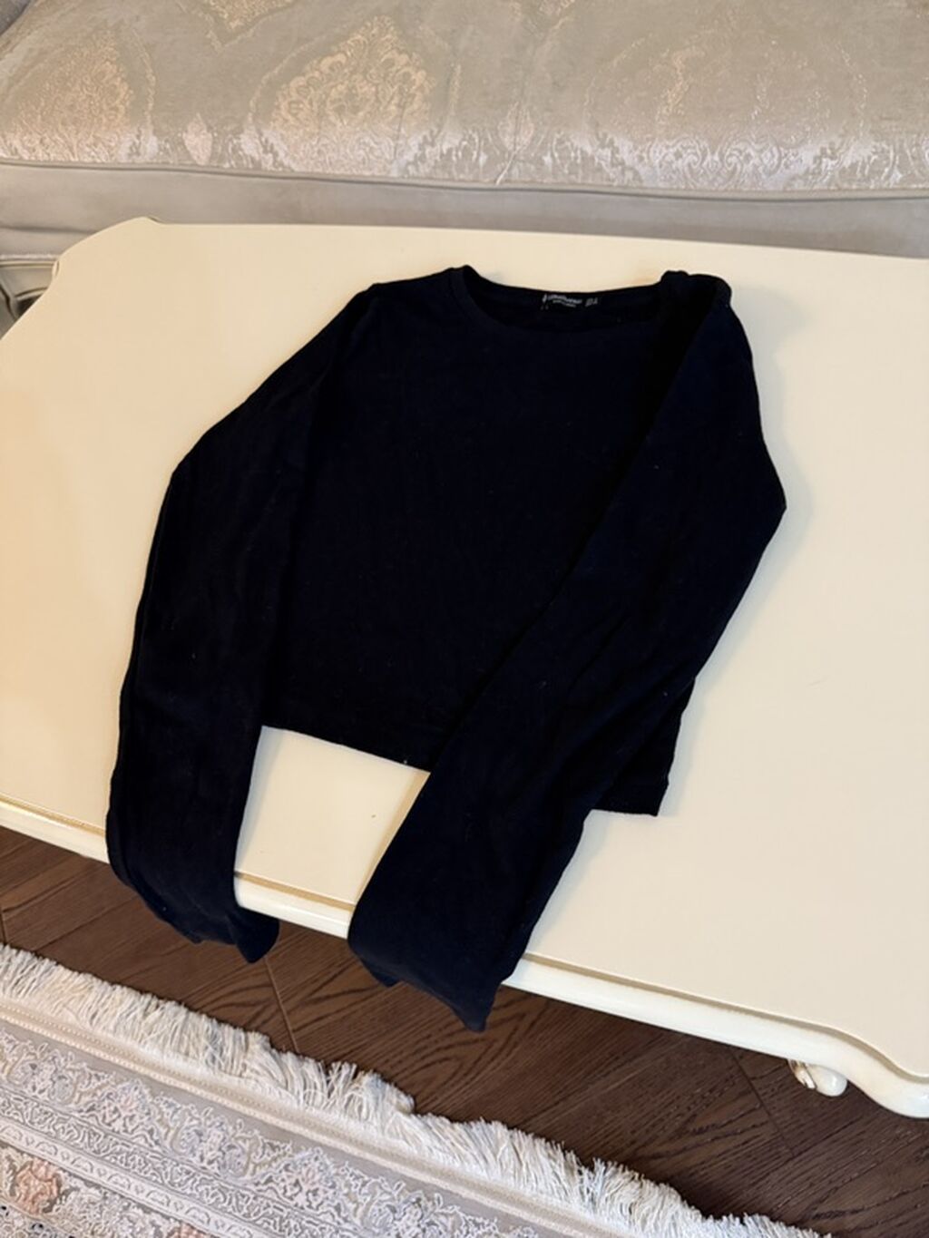 Qara rəngli, uzunqollu qadın koftası. Sadə və minimal dizayna — Hodie və sviter, Bakı (2)
