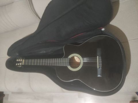 Qara klassik gitara + yumşaq qab (çexol) - Korpus: kəsikli (cutaway) — Bakı
