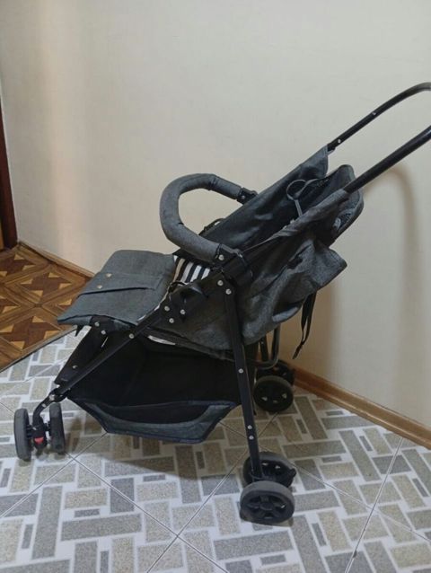 Uşaq arabası – yığcam və yüngül “umbrella” tipli model Xüsusiyyətlər — Sebine