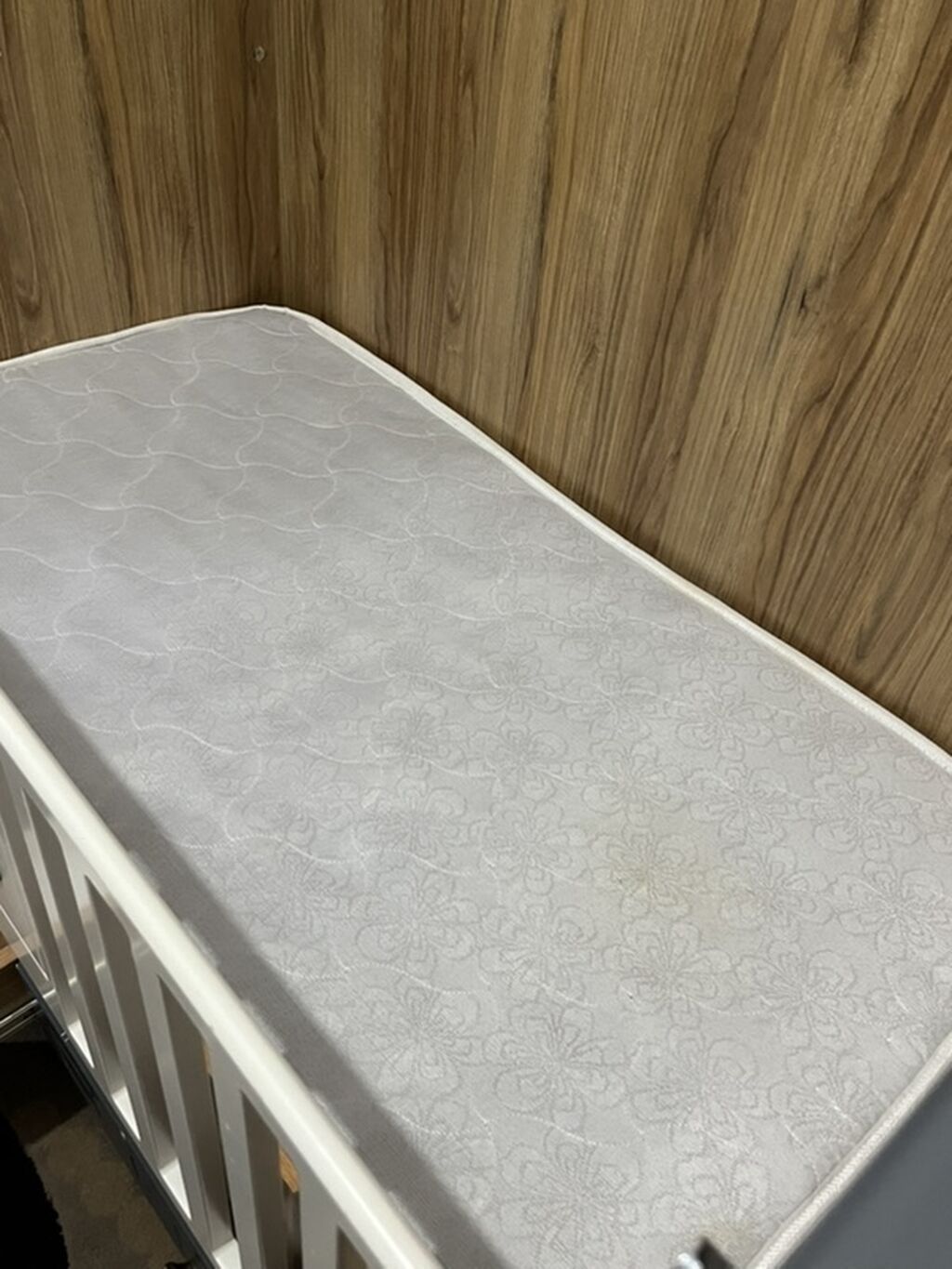 Oğlan və qız üçün, İşlənmiş, Dördbucaq, Beşik, Dəstsiz, Matras ilə, Yellənmə mexanizmsiz — Bəşikləri, Qobu (2)