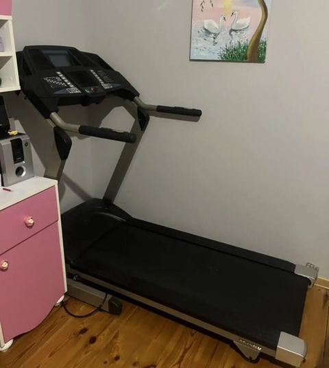 Qaçış trenajoru – elektrikli treadmill - Geniş qaçış səthi və möhkəm — Xırdalan