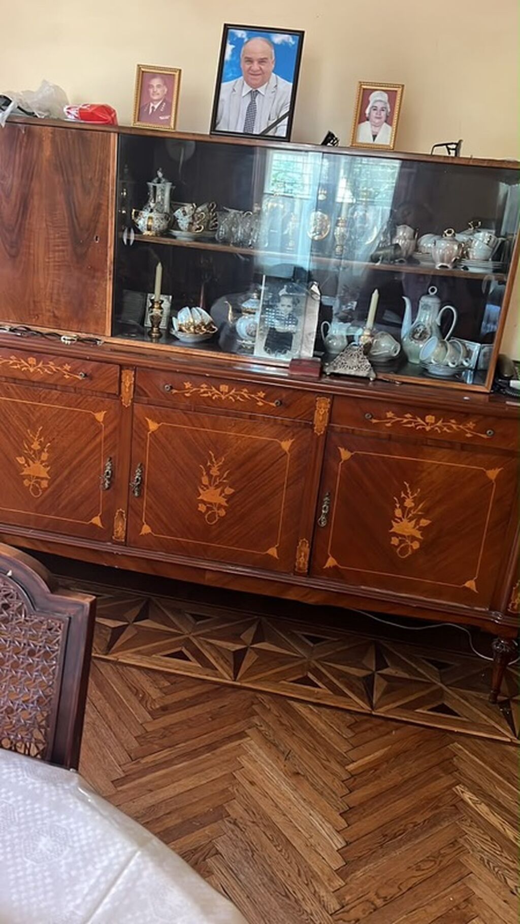 Klassik üslubda böyük servant-komod komplekti. Mebel dəsti alt hissədə — Şkaflar, Bakı (3)
