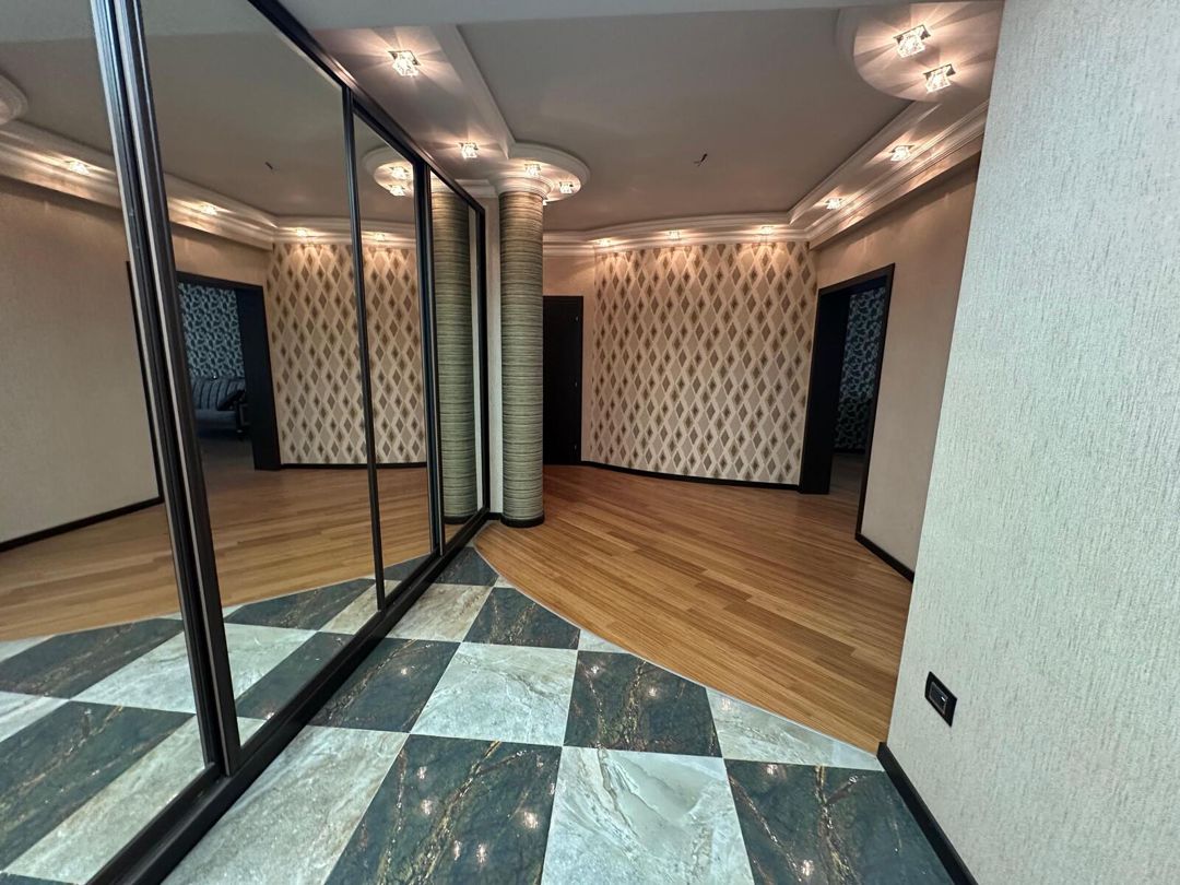 Satılır 4 otaqlı yeni tikili 200 m² — Mənzil, Bakı (9)