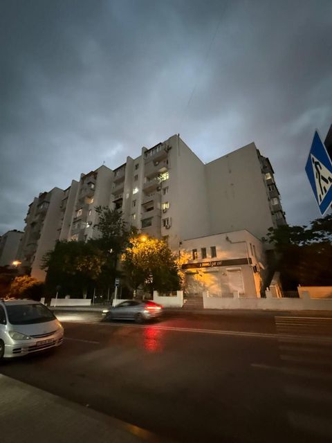 Satılır 3 otaqlı köhnə tikili 115 m² — Bakı