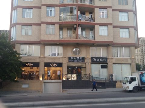 Satılır obyekt 840 m² — Bakı