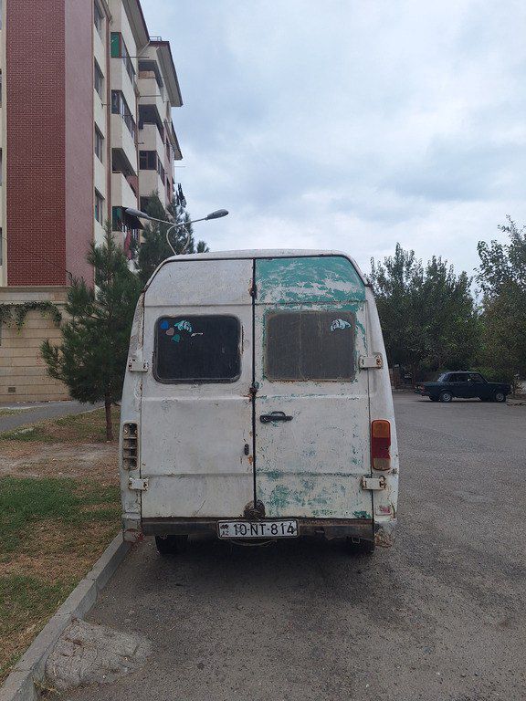 Mercedes 208 D, 2.3 L, 1991 il, 425 000 km 10-NT-814 — Avtomobillər, Bərdə (6)